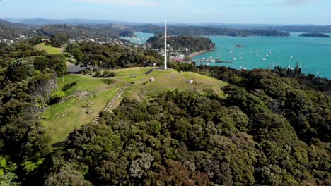 Flagstaff-Hill,-historic-memorial-in-Russell-old-New-Zealand-capital