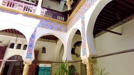 Algerischer-Zelidj-Im-Palast-Des-Dey-Von-Algier
