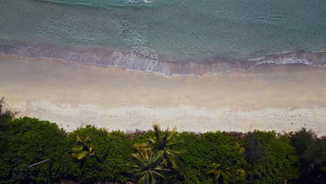big-waves-on-empty-beach