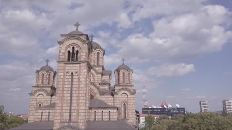 Ascending-revealing-4k-aerial-of-St-Mark-Church-in-summer-day,-Belgrade