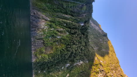 Stirling-falls-in-Milford-Sound,-vertical-video-pan-left