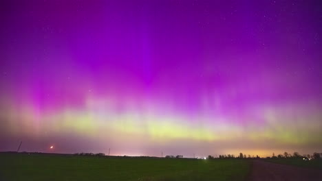 Amazing-colorful-aurora-borealis-on-a-starry-night---time-lapse