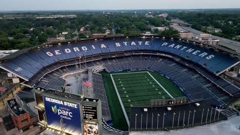 Georgia-State-University-Center-Parc-Credit-Union-Football-Stadium-in-Atlanta,-Georgia-with-drone-video-moving-in