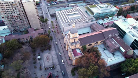 Drone-Flyover-Santa-Ana-church-in-Santiago-cityscape,-Neoclassical-style-building