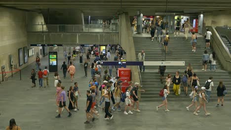 Super-slow-motion-Rush-hour-subway-station-of-Cais-do-Sodré,-Lisbon