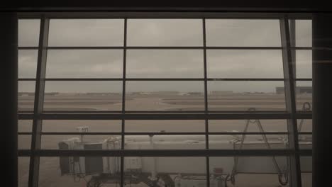 Air-traffic-at-Dallas-Fort-Worth-International-Airport-DFW-in-a-time-lapse