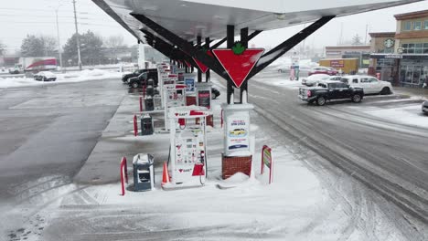 Scene-At-The-Gas-Station-During-Blizzard-In-Mississauga,-Canada