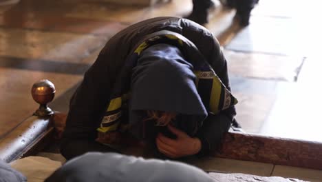 Pilgrims-pray-at-the-Stone-of-Anointing-in-the-Church-of-the-Holy-Sepulchre-in-Jerusalem-in-Israel-19