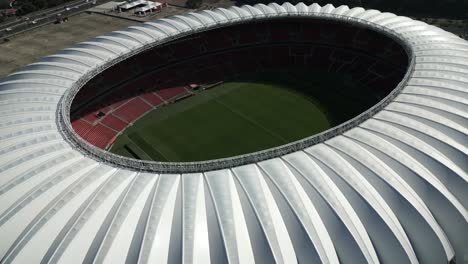 Annäherung-An-Estádio-Beira-Rio,-Modernes-Ovales-Fußballfeld,-Luftaufnahme,-Porto-Alegre,-Brasilien
