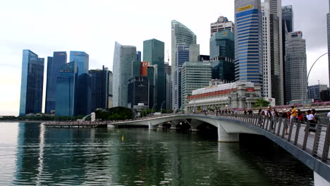 Geschäfts--Und-Bürogebäude-In-Singapur-Mit-Darunterliegendem-Fullerton-Hotel