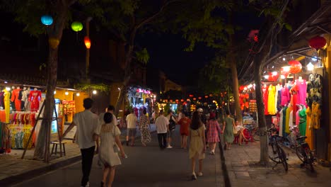 Typical-night-time-scenery-in-Vietnam-with-illuminated-street-stalls