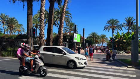 Calles-De-Alicante-Durante-El-Día-Junto-A-La-Playa-En-Verano-4k-30-Fps
