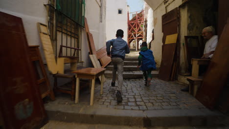 Aktive-Kinder-Laufen-Und-Spielen-In-Der-Kasbah-Von-Algier-In-Algerien