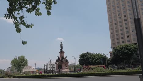 The-Glorieta-de-Colon-roundabout,-where-Paseo-de-la-Reforma-meets-Avenida-Morelos