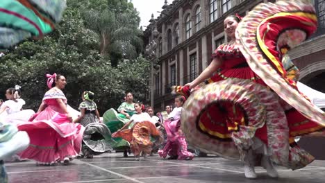 Mexican-female-dancers-dancing-to-Mexican-folk-music