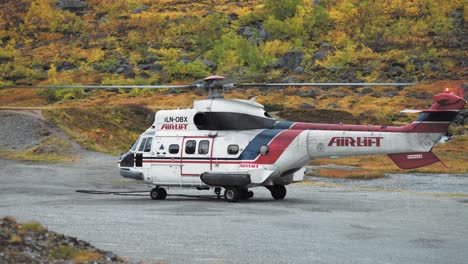 An-Airlift-cargo-helicopter-prepares-for-the-take-off