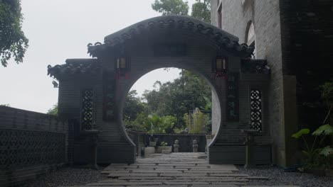 Ancient-styled-entrance-gate-of-a-hotel-in-China