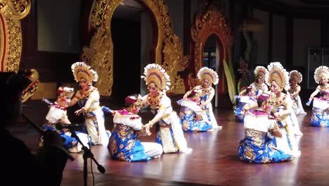 Balinese-Female-Dancers-Performs-Janger-Bali-Dance,-Traditional-Clothes,-Gamelan-Music,-Art-and-Culture-of-Indonesia
