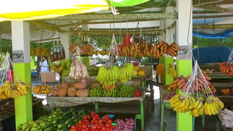 Local-fruit-and-vegetable-market-stalls-packed-with-fresh-produce-in-capital-city-of-Dili,-Timor-Leste,-Southeast-Asia