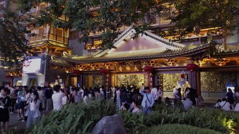 Numerous-tourists-and-visitor-at-Asian-style-architecture-attraction-spot-at-night
