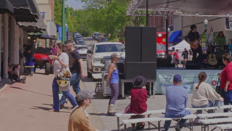 Scene-Of-People-At-The-Yearly-Dogwood-Festival-In-Downtown-Of-Siloam-Springs,-Arkansas,-USA