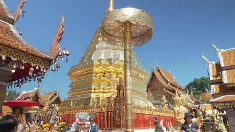 Hermoso-Wat-Phra-That-Doi-Suthep-Templo-Budista-Dorado-En-La-Montaña-Doi-Suthep-En-Chiang-Mai,-Tailandia
