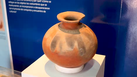 An-ancient-clay-pot-at-the-museum,-Mompox,-Colombia