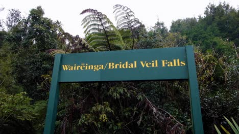 Signpost-to-Wairēinga-Bridal-Veil-Falls,-plunge-waterfall-on-Pakoka-River-in-Waikato-area-of-New-Zealand-Aotearoa
