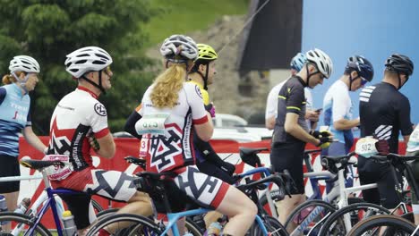 Teams-of-cyclists-waiting-for-the-start-of-the-race-lead-a-light-hearted-discussion