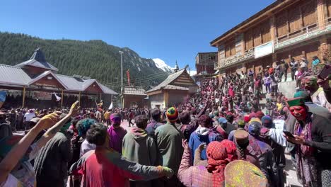 Indian-Crowd-Full-Of-Vibrant-Colors-During-Festival-Of-Spring-In-Sangla-Community,-Kinnaur-District,-Himachal-Pradesh,-India