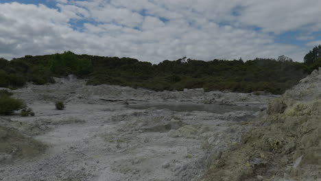 Wide-shot-of-mud-lake-at-hells-gate-Rotorua-New-Zealand