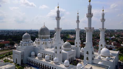 Luftaufnahme-Der-Scheich-Zayid-Moschee-In-Indonesien