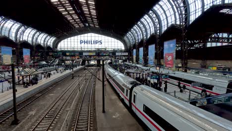Train-stopping-at-platform-in-Hauptbahnhof-station-in-Hamburg,Germany