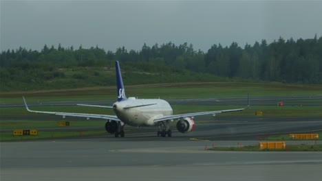 An-airplane-taxiing-towards-the-beginning-of-the-runway-at-Stockholm-Arlanda