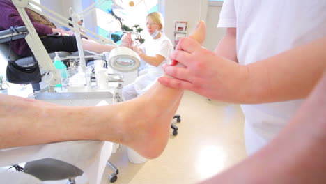 Medical-foot-care-clinic-of-podiatry-the-stimulating-of-circulation-and-releasing-of-tight-muscles