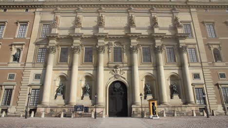 Stockholm's-Royal-Palace-And-Changing-Of-The-Guards-With-Parade