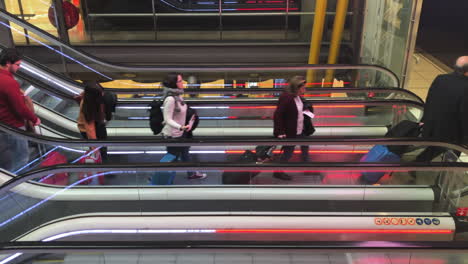 People-reaching-the-end-of-an-escalator-in-the-airport-of-Madrid-in-slow-motion