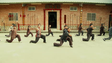 Martial-arts-demostration-in-an-old-temple-in-Taipei