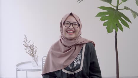 Indonesian-girl-wearing-hijab-laughing-during-an-interview