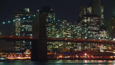 Skyline-Von-Lower-Manhattan-Und-Brooklyn-Bridge-Bei-Nacht