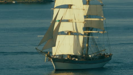 Pirates-sailing-at-Scandinavian-island-Gotland-tilt-down