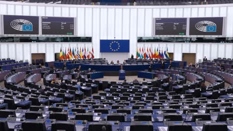 Plenarsaal-Des-Europäischen-Parlaments-In-Straßburg-Während-Der-Rede-Eines-Politikers---Frankreich