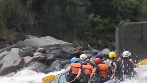 Big-waterfall-in-Ecuador-called-Pailon-del-Diablo,-Baños