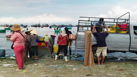 Fisher-women-at-Mui-Ne-beach-work-hard-contributing-to-local-fishing-industry