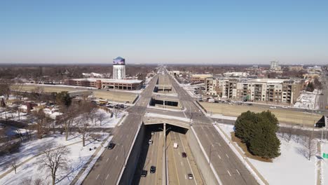 Woodward-Avenue-as-it-crosses-the-696-Expressway-near-the-Detroit-Zoo,-aerial-view