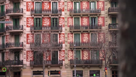 Traditional-Barcelona-Gothic-Architecture-and-Balconies-in-Barcelona,-Spain