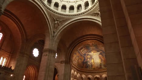 Dentro-De-La-Basílica-Del-Sacré-Coeur-De-Montmartre-En-París,-Francia