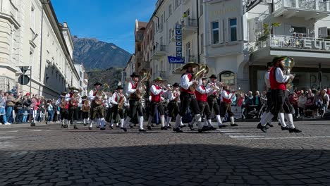 A-music-band-marching-through-the-city-center-of-Meran-during-the-annual-Haflinger-parade