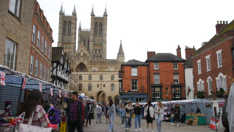 Lincoln-market-town-with-a-stunning-medieval-cathedral-towering-over-the-city-busy-with-tourists-and-people-shopping