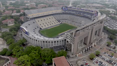 Louisiana-State-University-Tiger-Stadium-in-Baton-Rouge,-Louisiana-with-drone-video-moving-in-a-circle-left-to-right-close-up